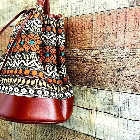 Huipil Guatemalan Artisan Drawstring Leather Hand/Wristlet - Picture 2 of 7